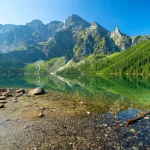 Widok na Morskie Oko latem